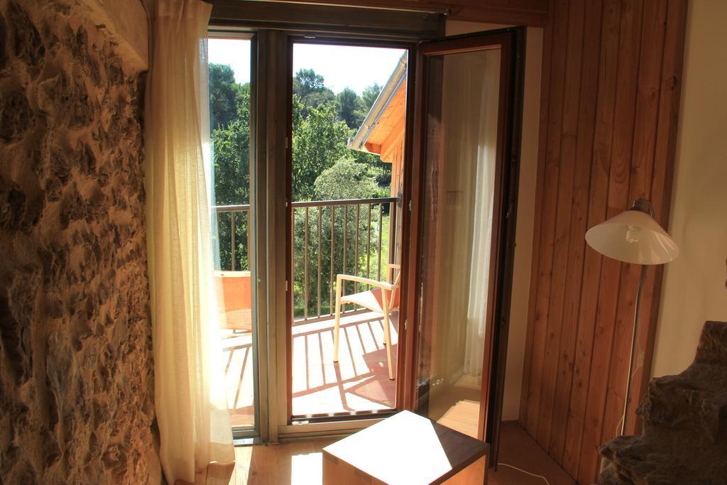 Hollyoaks Estate Hotel Saint-Pons-la-Calm Habitación foto